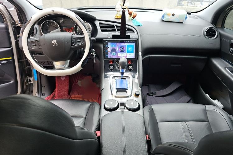 Used Peugeot 3008 2016 2.0L Automatic Trend Edition Center Console
