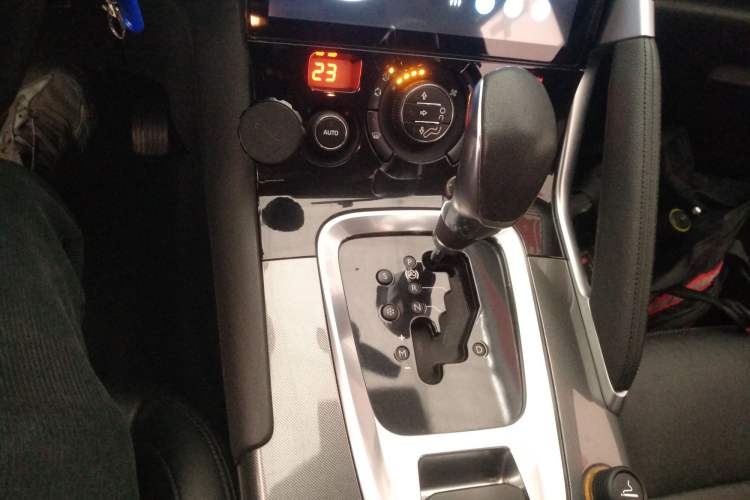 Used Peugeot 3008 2016 1.6THP Automatic Trend Edition Gear Lever