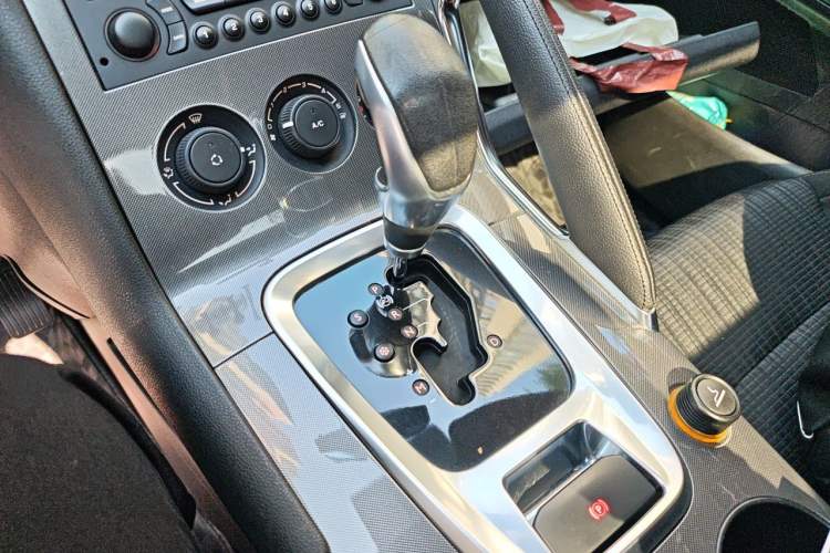 Used Peugeot 3008 2016 2.0L Automatic Classic Edition Gear Lever