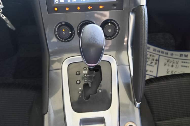 Used Peugeot 3008 2016 1.6THP Automatic Classic Edition Gear Lever