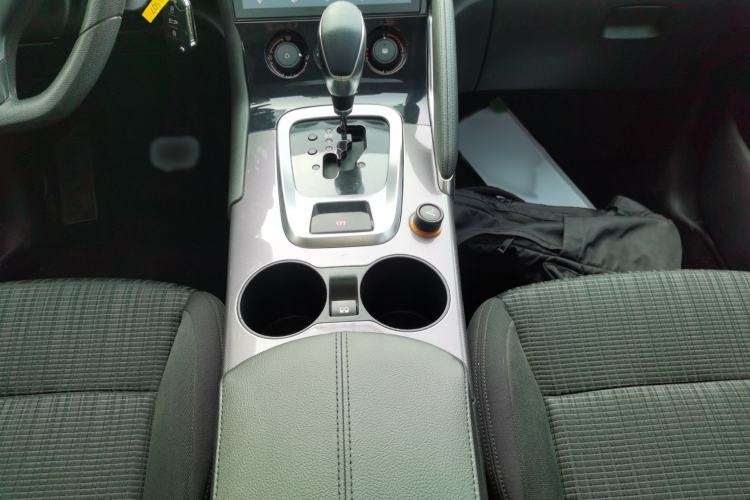 Used Peugeot 3008 2016 2.0L Automatic Standard Edition Gear Lever
