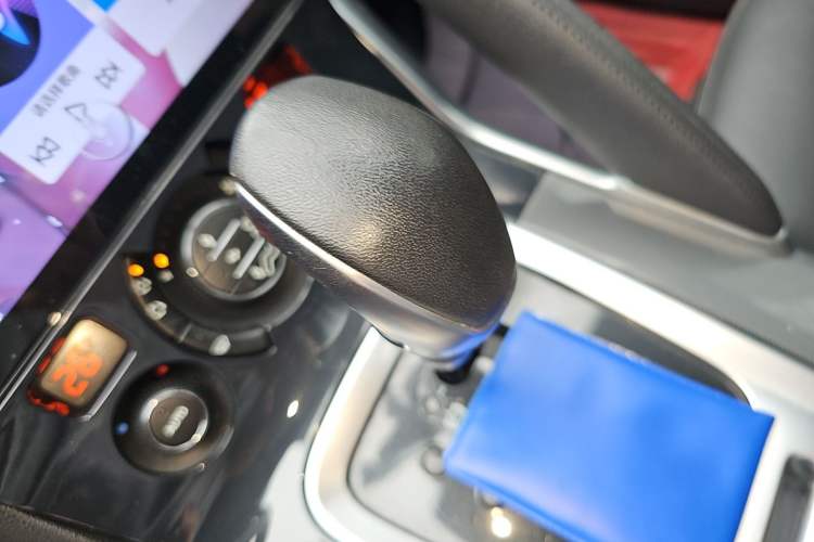 Used Peugeot 3008 2016 2.0L Automatic Trend Edition Gear Lever