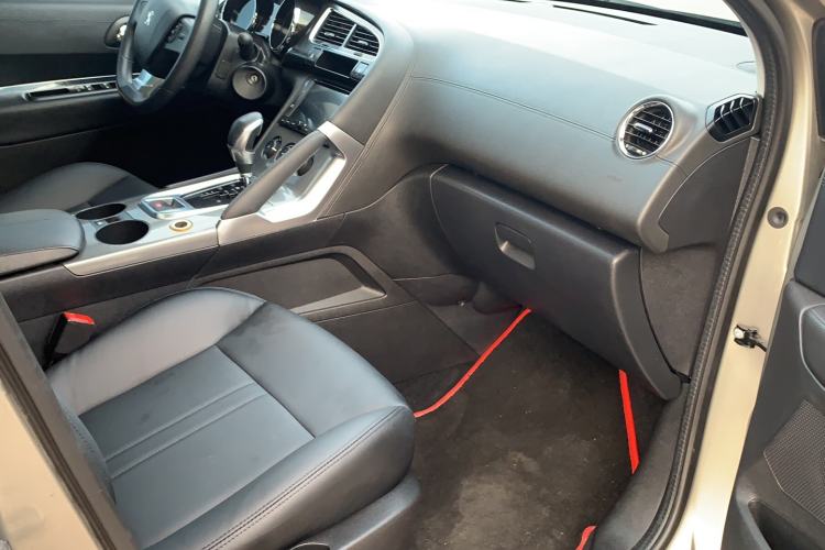 Used Peugeot 3008 2016 2.0L Automatic Classic Edition Interior 1