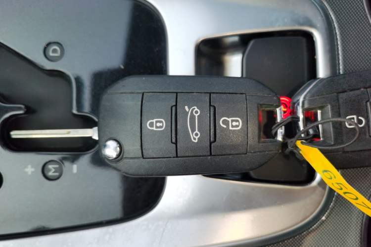 Used Peugeot 3008 2016 2.0L Automatic Standard Edition Interior 1