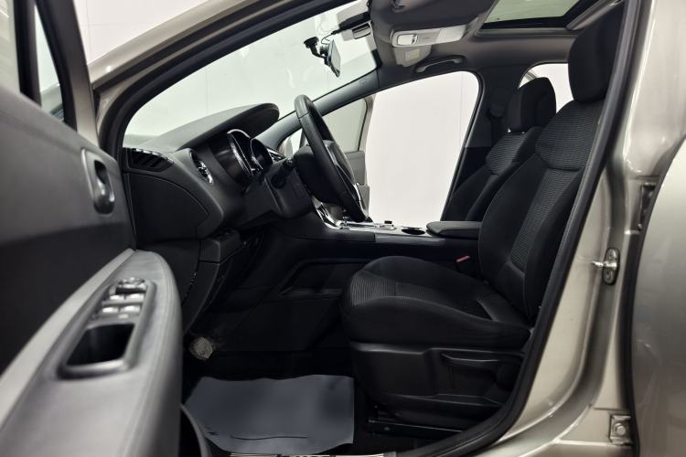 Used Peugeot 3008 2016 2.0L Automatic Standard Edition Interior 3