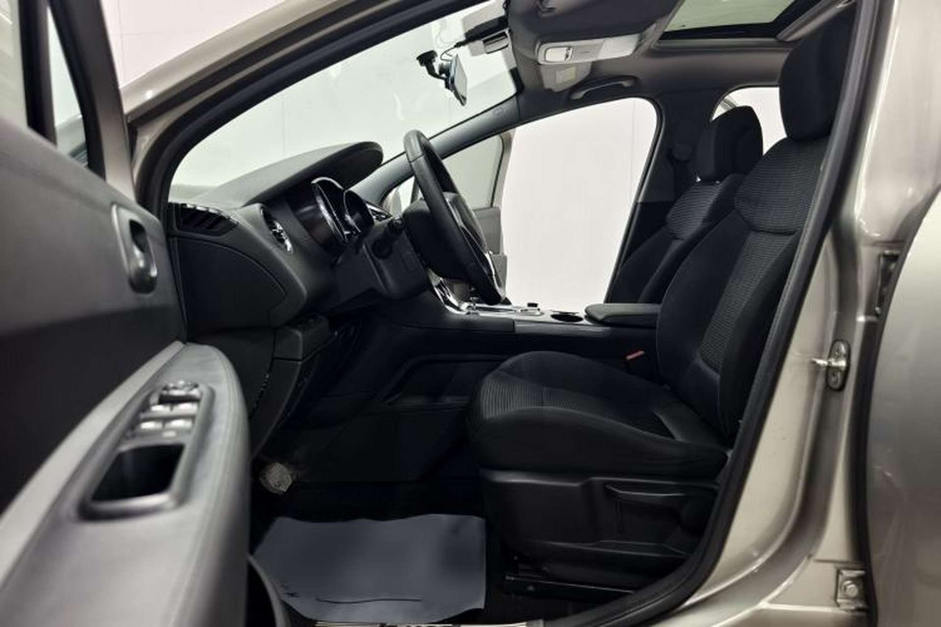 Used Peugeot 3008 2016 2.0L Automatic Standard Edition Interior 3