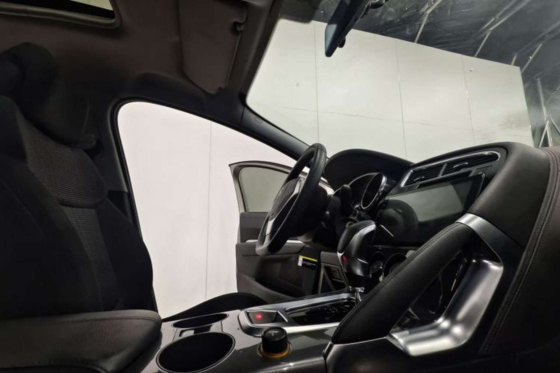 Used Peugeot 3008 2016 2.0L Automatic Standard Edition Interior 4