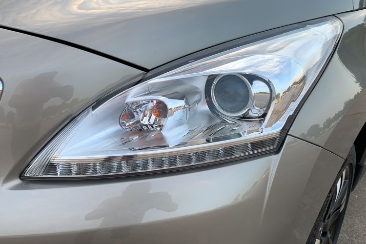 Used Peugeot 3008 2016 2.0L Automatic Classic Edition Left Front Headlight