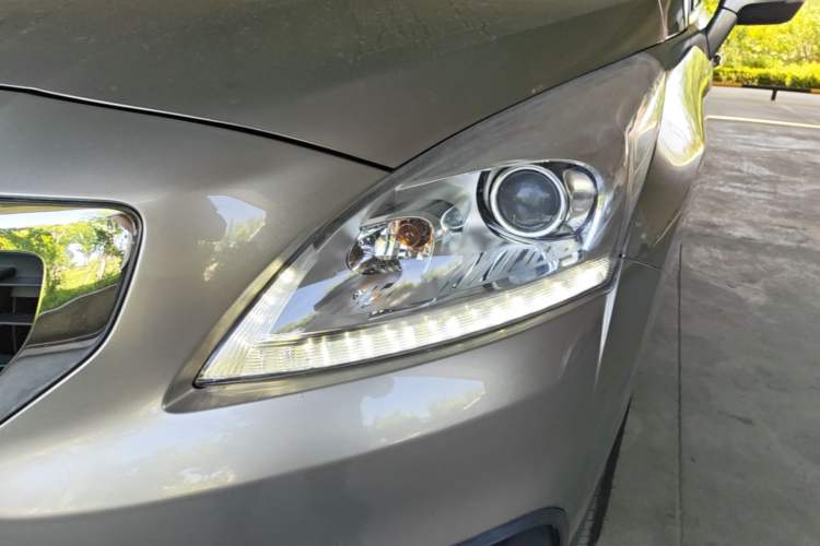 Used Peugeot 3008 2016 1.6THP Automatic Classic Edition Left Front Headlight