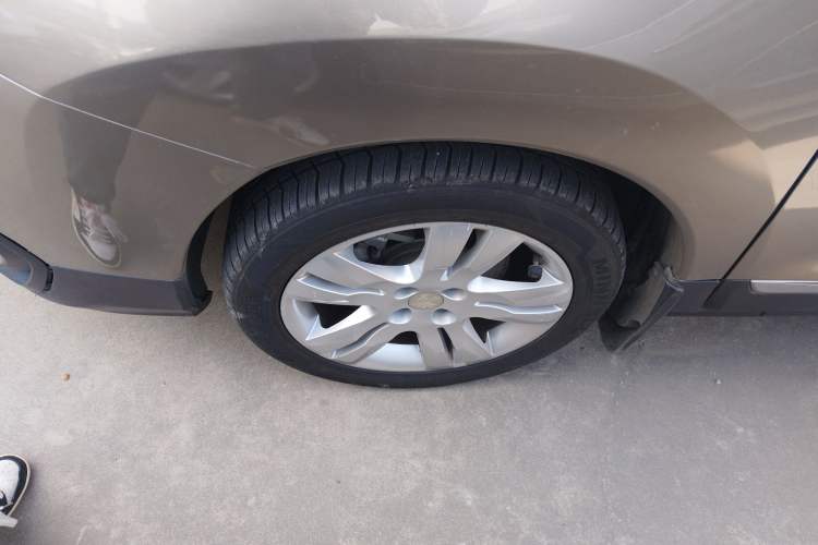 Used Peugeot 3008 2016 1.6THP Automatic Classic Edition Left Front Wheel Hub