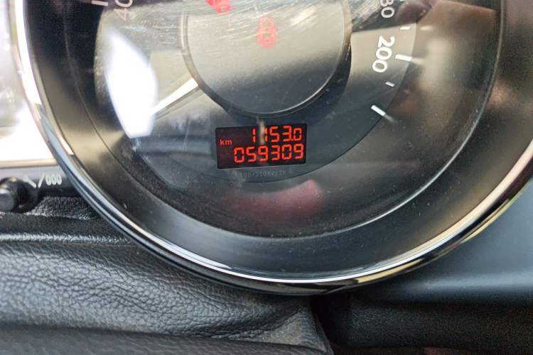 Used Peugeot 3008 2016 2.0L Automatic Classic Edition Odometer Close Up