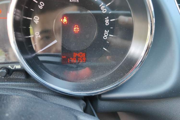 Used Peugeot 3008 2016 1.6THP Automatic Prestige Edition Odometer Close Up