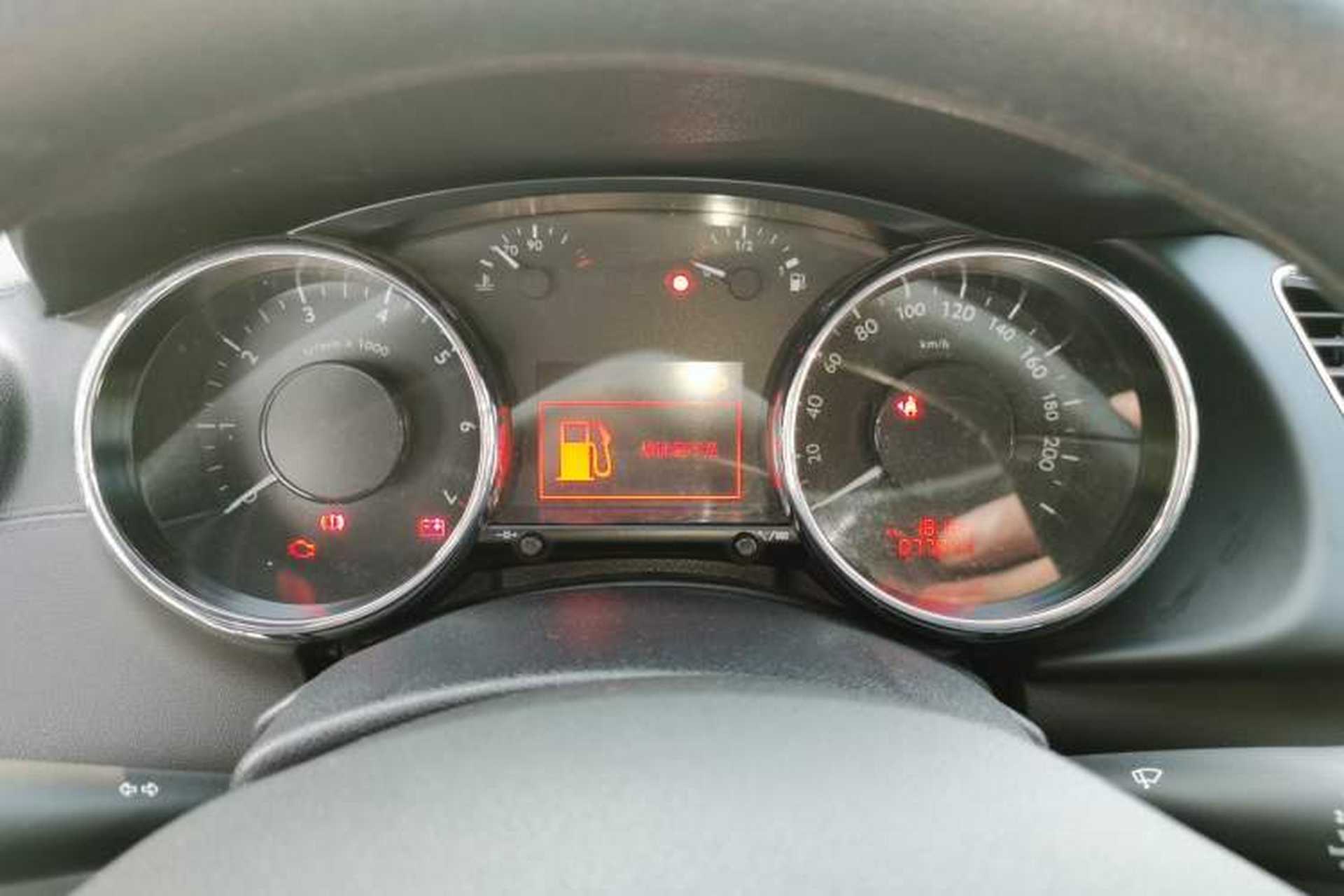 Used Peugeot 3008 2016 2.0L Automatic Standard Edition Odometer Close Up