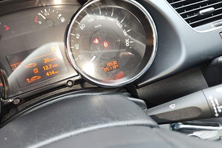 Used Peugeot 3008 2016 2.0L Automatic Trend Edition Odometer Close Up