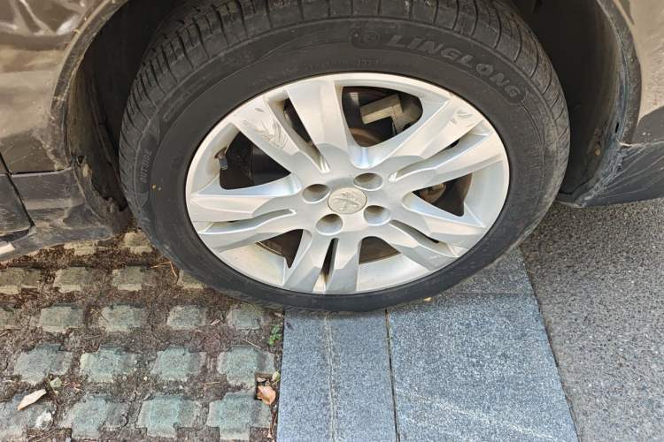 Used Peugeot 3008 2016 2.0L Automatic Classic Edition Right Front Wheel Hub
