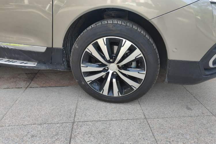 Used Peugeot 3008 2016 1.6THP Automatic Prestige Edition Right Front Wheel Hub