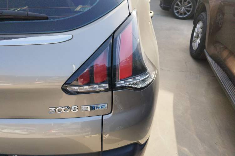 Used Peugeot 3008 2016 1.6THP Automatic Classic Edition Right Rear Taillight