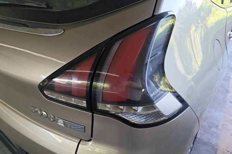 Used Peugeot 3008 2016 1.6THP Automatic Classic Edition Right Rear Taillight