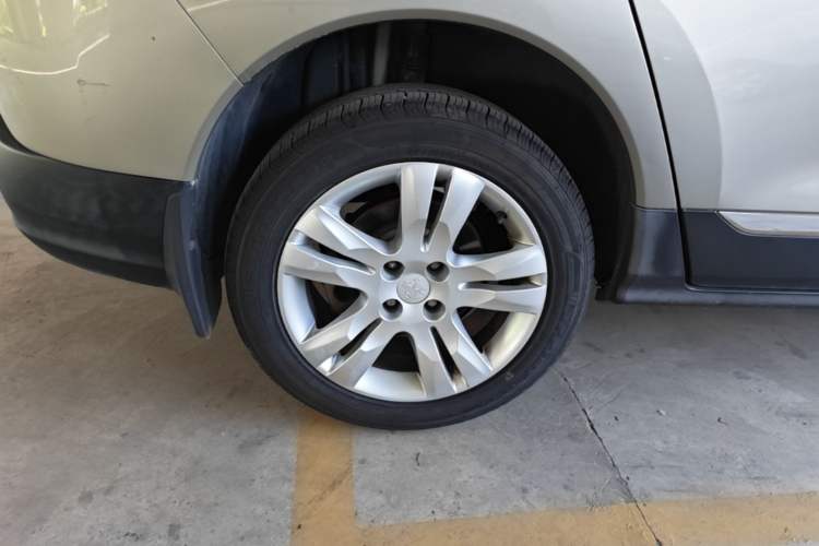 Used Peugeot 3008 2016 1.6THP Automatic Classic Edition Right Rear Wheel Hub