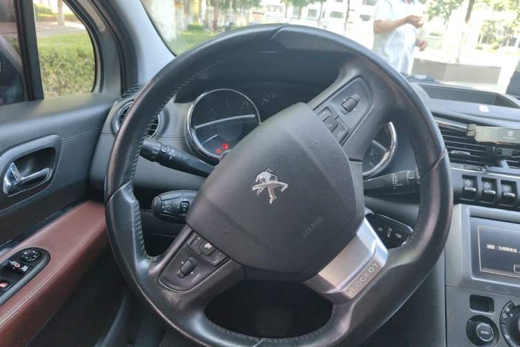 Used Peugeot 3008 2016 1.6THP Automatic Prestige Edition Steering Wheel