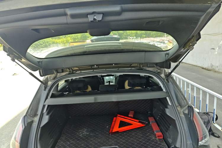 Used Peugeot 3008 2016 2.0L Manual Classic Edition Trunk