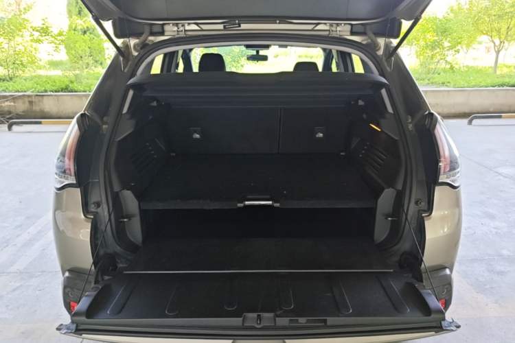 Used Peugeot 3008 2016 1.6THP Automatic Classic Edition Trunk