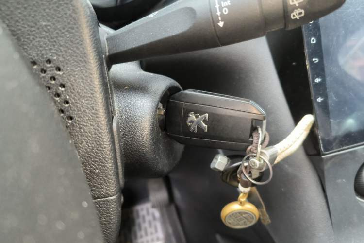 Used Peugeot 3008 2016 1.6THP Automatic Classic Edition Vehicle Key