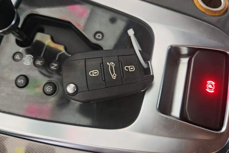 Used Peugeot 3008 2016 2.0L Automatic Classic Edition Vehicle Key