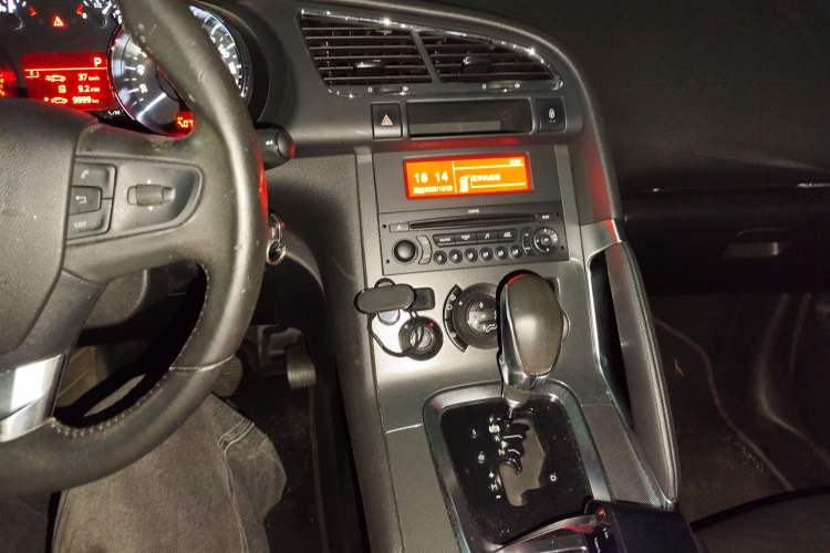 Used Peugeot 3008 2016 1.6THP Automatic Trend Edition Audio And AC Panel