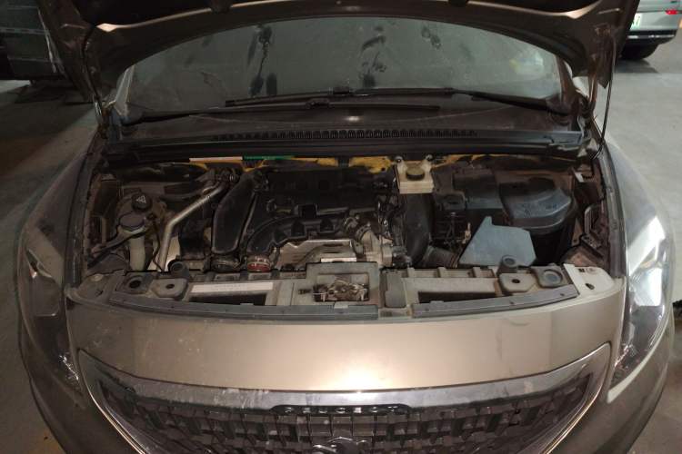 Used Peugeot 3008 2016 1.6THP Automatic Trend Edition Engine Bay