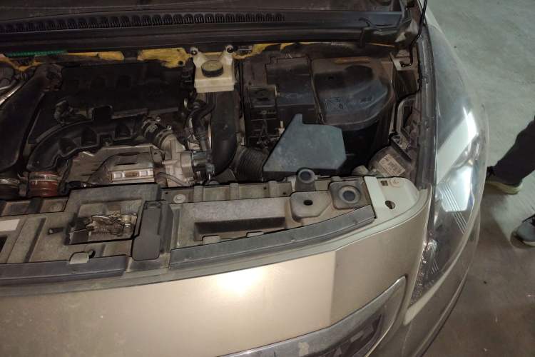Used Peugeot 3008 2016 1.6THP Automatic Trend Edition Engine Bay Left