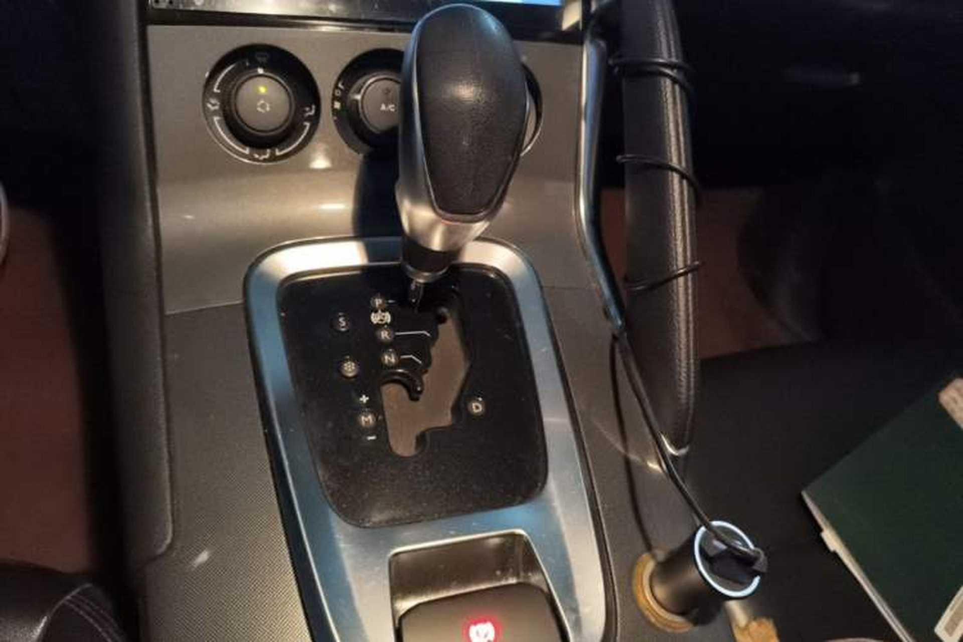 Used Peugeot 3008 2016 2.0L Automatic Standard Edition Gear Lever