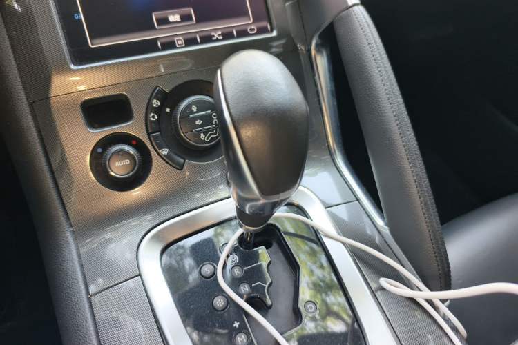 Used Peugeot 3008 2016 1.6THP Automatic Prestige Edition Gear Lever