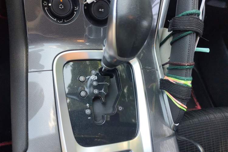Used Peugeot 3008 2016 1.6THP Automatic Standard Edition Gear Lever
