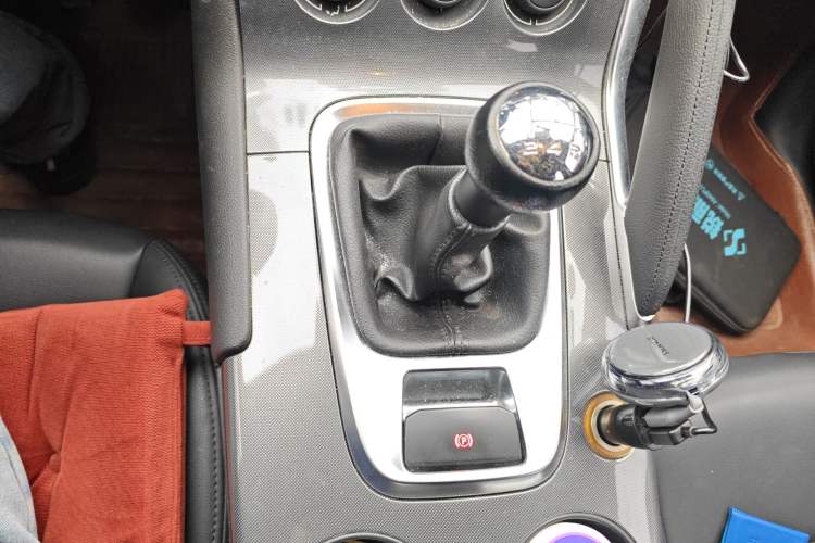 Used Peugeot 3008 2016 2.0L Manual Classic Edition Gear Lever