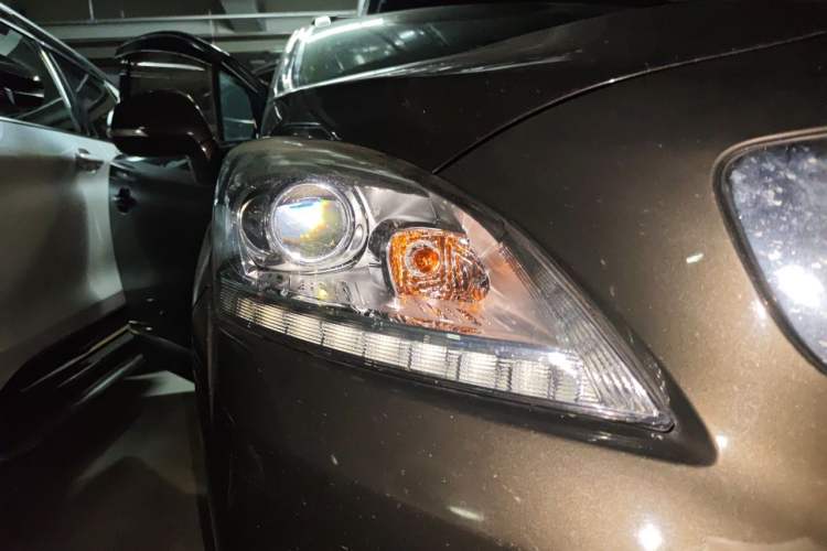 Used Peugeot 3008 2016 2.0L Automatic Classic Edition Right Front Headlight