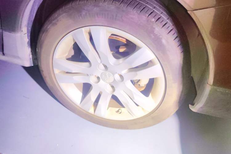 Used Peugeot 3008 2016 1.6THP Automatic Classic Edition Right Front Wheel Hub