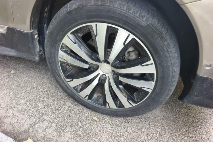 Used Peugeot 3008 2016 1.6THP Automatic Prestige Edition Right Front Wheel Hub