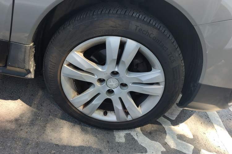 Used Peugeot 3008 2016 1.6THP Automatic Standard Edition Right Front Wheel Hub