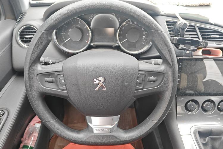 Used Peugeot 3008 2016 2.0L Manual Classic Edition Steering Wheel