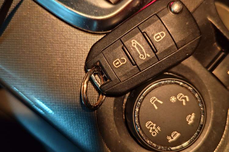 Used Peugeot 3008 2016 1.6THP Automatic Trend Edition Vehicle Key