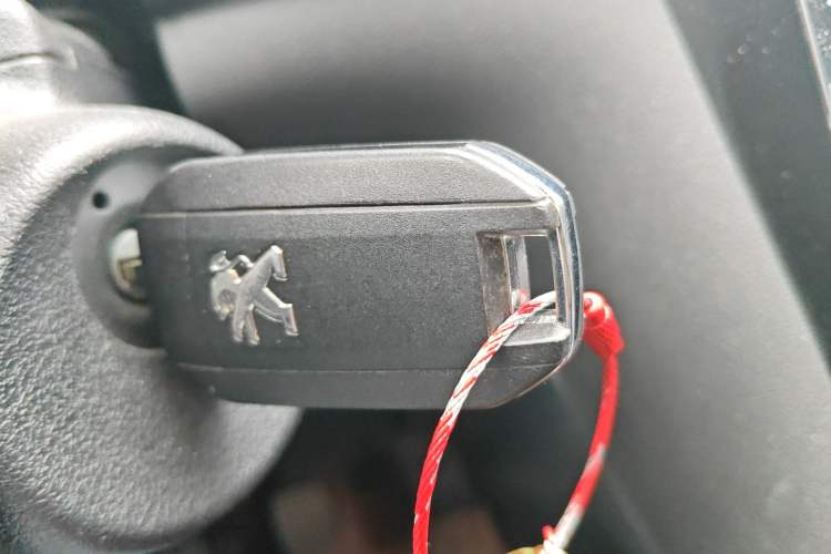 Used Peugeot 3008 2016 2.0L Manual Classic Edition Vehicle Key