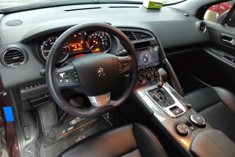 Used Peugeot 3008 2016 1.6THP Automatic Classic Edition Center Console