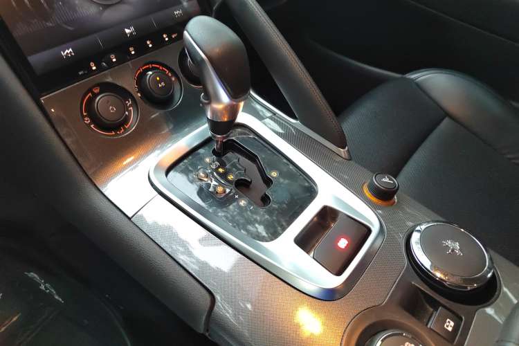 Used Peugeot 3008 2016 1.6THP Automatic Classic Edition Gear Lever