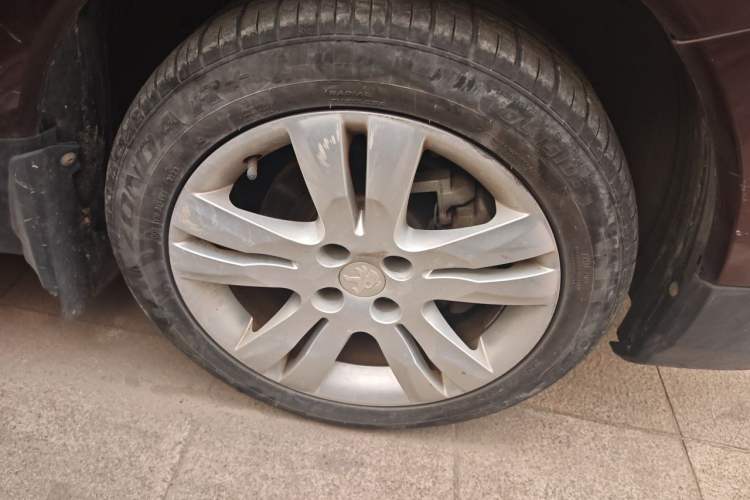 Used Peugeot 3008 2016 2.0L Automatic Trend Edition Right Front Wheel Hub