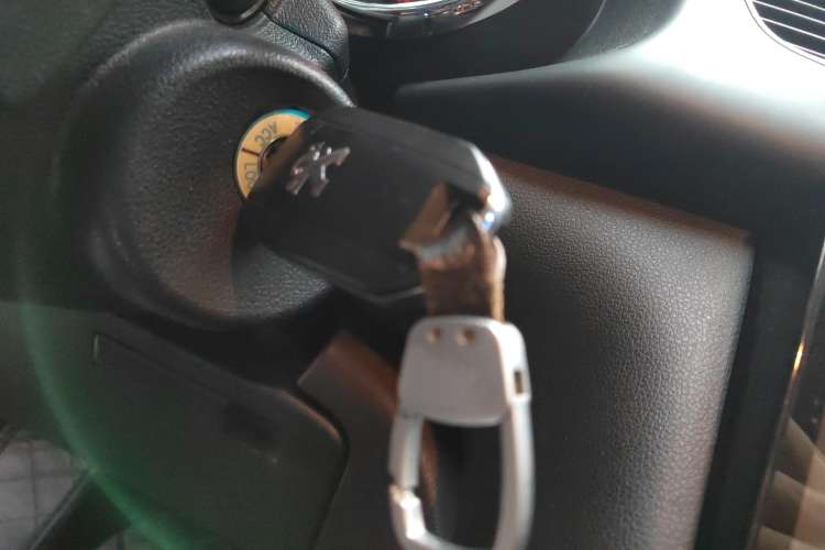 Used Peugeot 3008 2016 1.6THP Automatic Classic Edition Vehicle Key