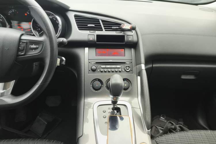 Used Peugeot 3008 2016 2.0L Automatic Classic Edition Audio And AC Panel
