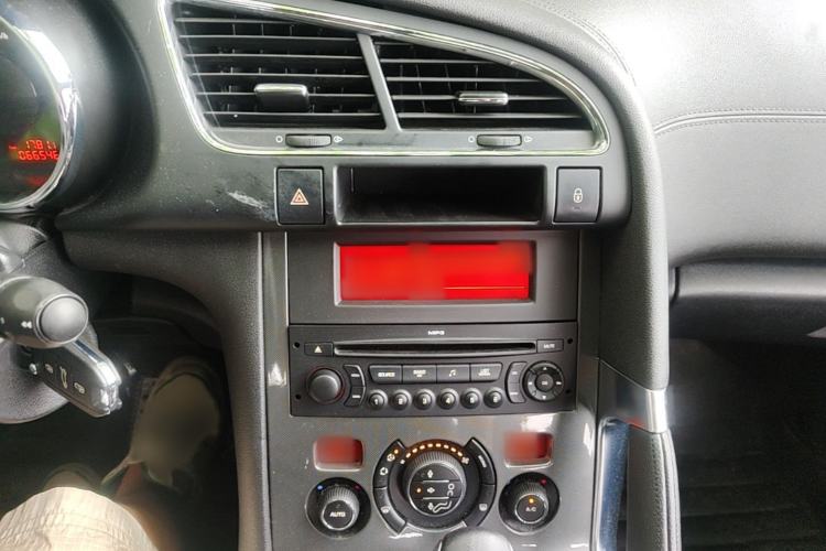 Used Peugeot 3008 2016 2.0L Automatic Trend Edition Audio And AC Panel