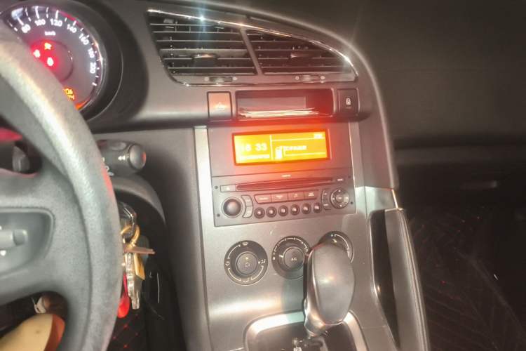 Used Peugeot 3008 2016 1.6THP Automatic Classic Edition Audio And AC Panel