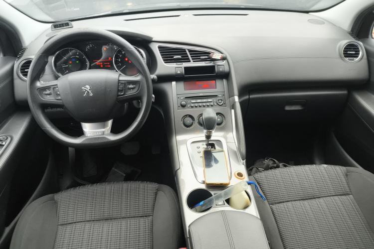 Used Peugeot 3008 2016 2.0L Automatic Classic Edition Center Console